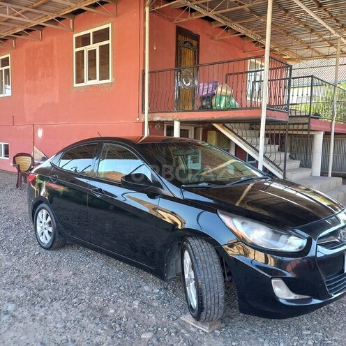 Hyundai Accent-15