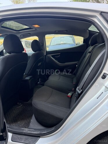 Hyundai Elantra-7