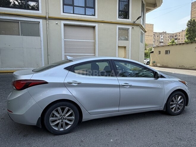 Hyundai Elantra-2