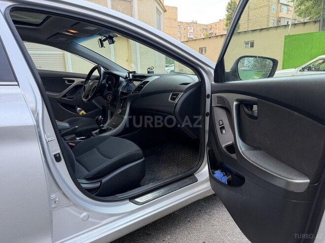 Hyundai Elantra-6