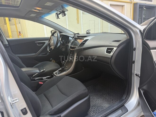 Hyundai Elantra-11