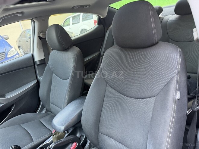 Hyundai Elantra-5