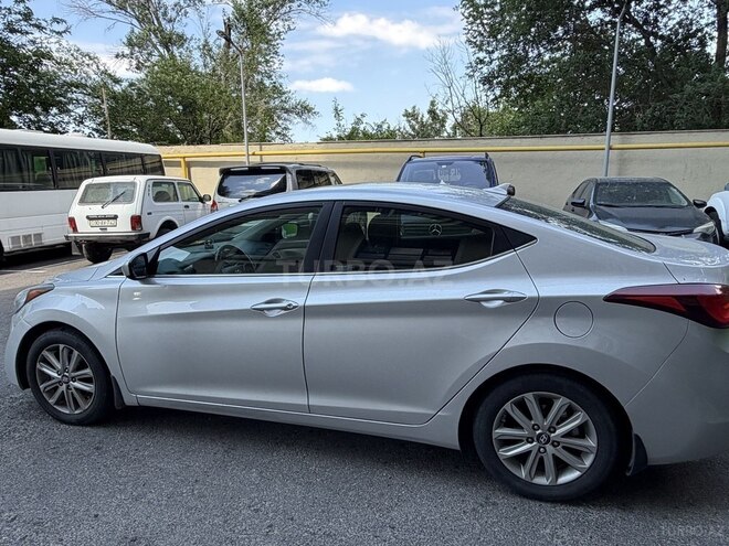 Hyundai Elantra-3