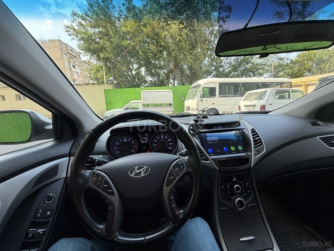 Hyundai Elantra-10