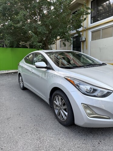 Hyundai Elantra-13