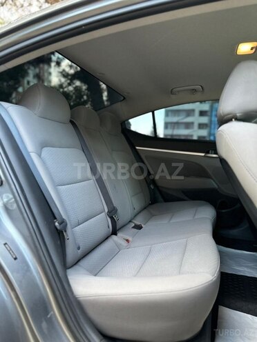 Hyundai Elantra-15