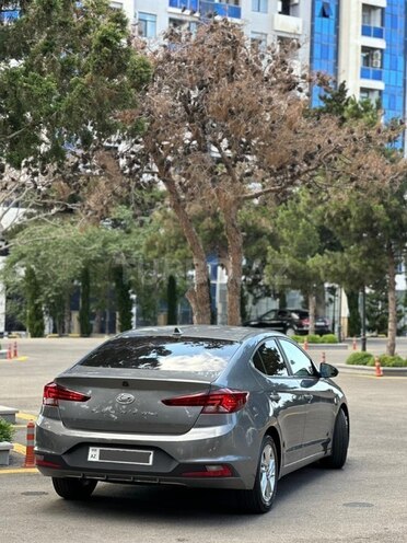 Hyundai Elantra-6
