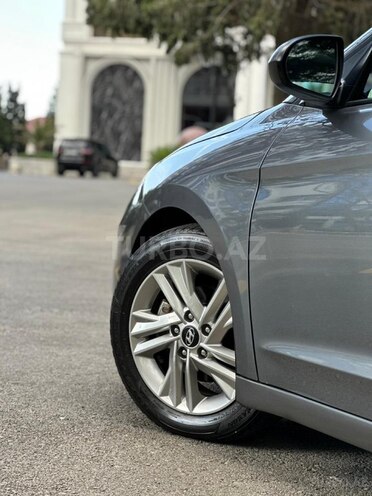 Hyundai Elantra-7