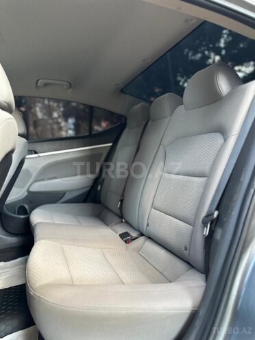 Hyundai Elantra-13