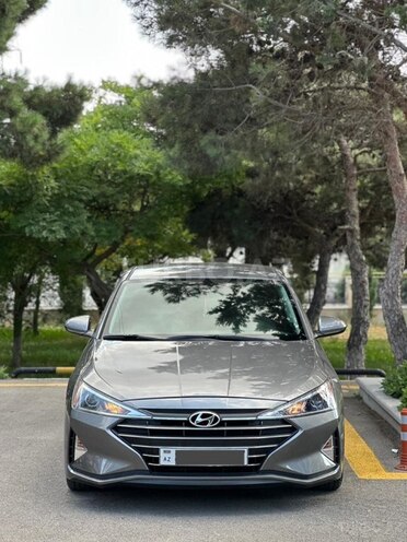 Hyundai Elantra-1