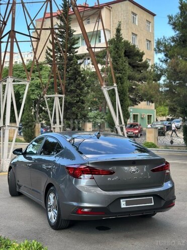 Hyundai Elantra-4