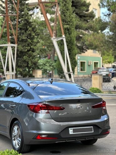 Hyundai Elantra-3