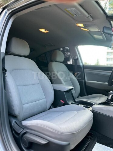 Hyundai Elantra-18