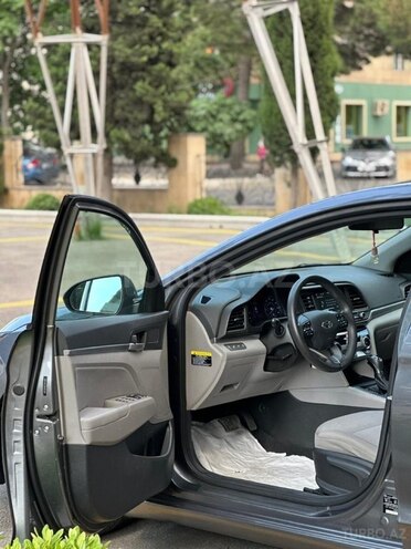 Hyundai Elantra-9