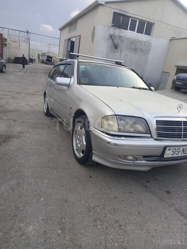 Mercedes E 250-4