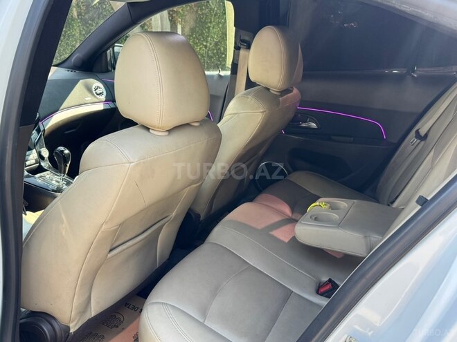 Chevrolet Cruze-13