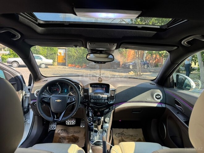Chevrolet Cruze-12