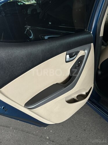 Hyundai Elantra-10