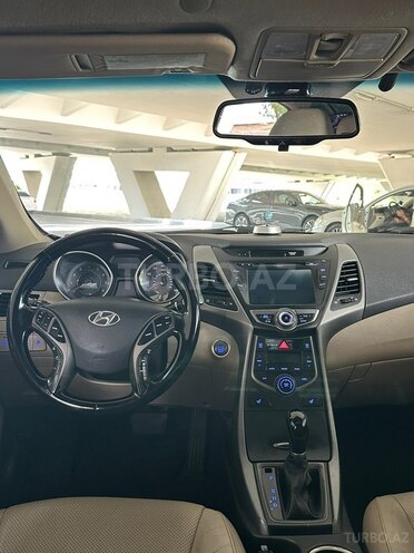 Hyundai Elantra-9