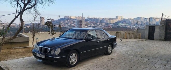 Mercedes E 280-1