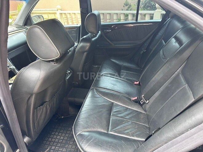 Mercedes E 280-8