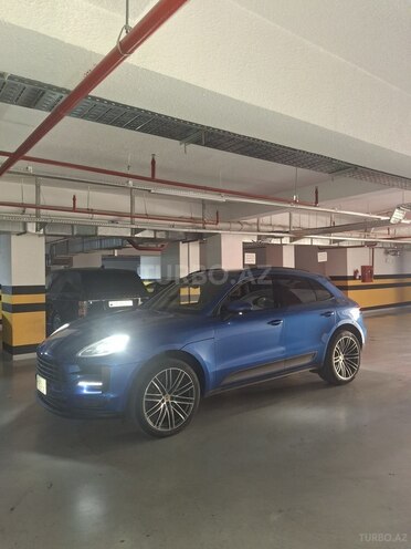 Porsche Macan-3