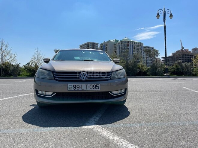 Volkswagen Passat-1