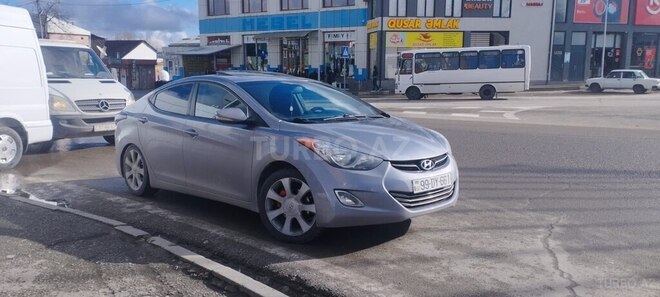 Hyundai Elantra-1