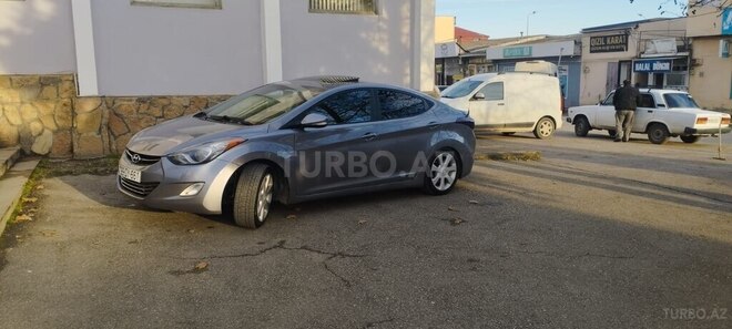 Hyundai Elantra-4