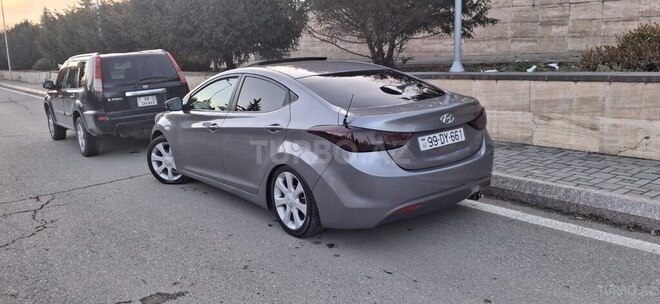 Hyundai Elantra-2