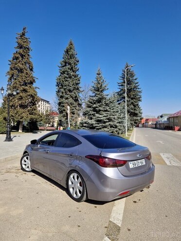 Hyundai Elantra-7