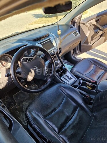 Hyundai Elantra-6