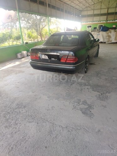 Mercedes E 230-2