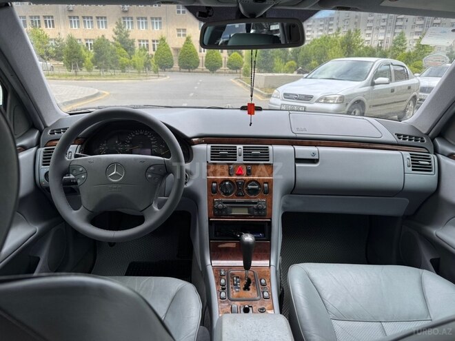Mercedes E 220-7