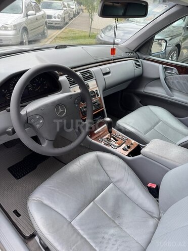 Mercedes E 220-8