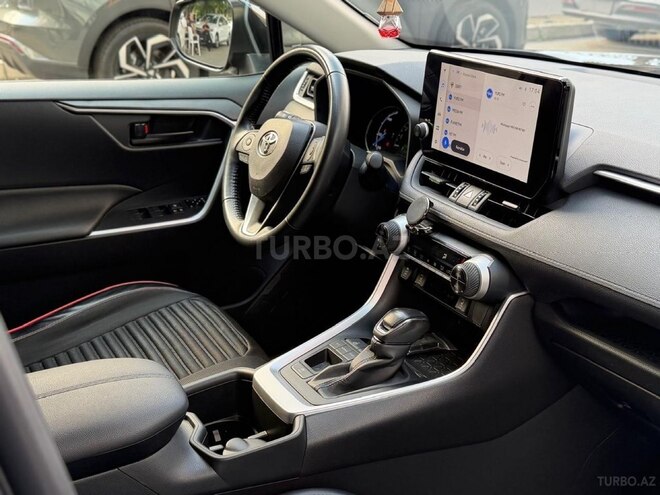 Toyota RAV4-8