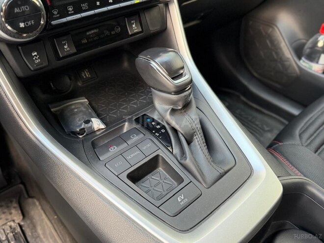 Toyota RAV4-11
