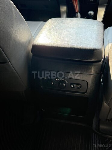 Toyota Land Cruiser Prado-17