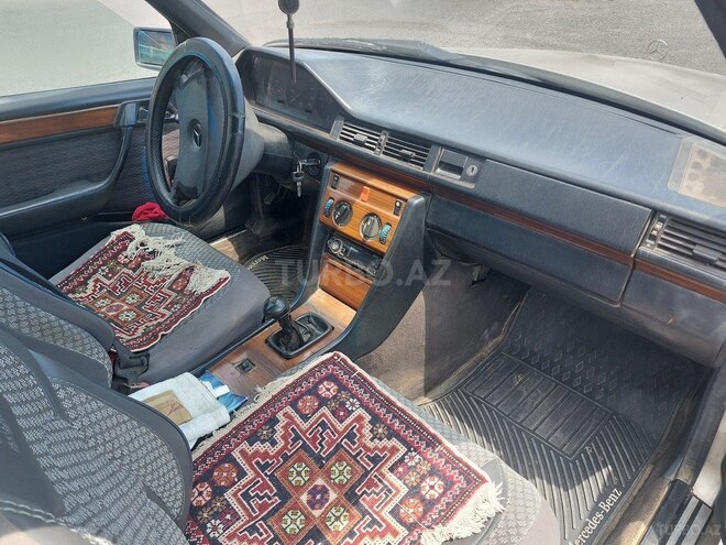 Mercedes 200 D-7