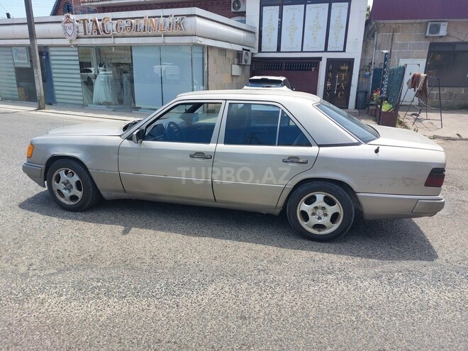 Mercedes 200 D-5