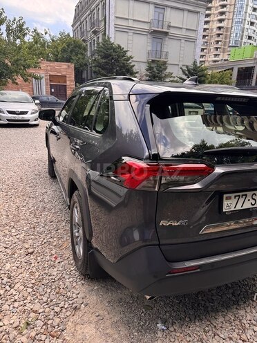 Toyota RAV4-9
