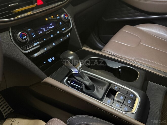 Hyundai Santa Fe-12