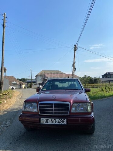 Mercedes E 300-1
