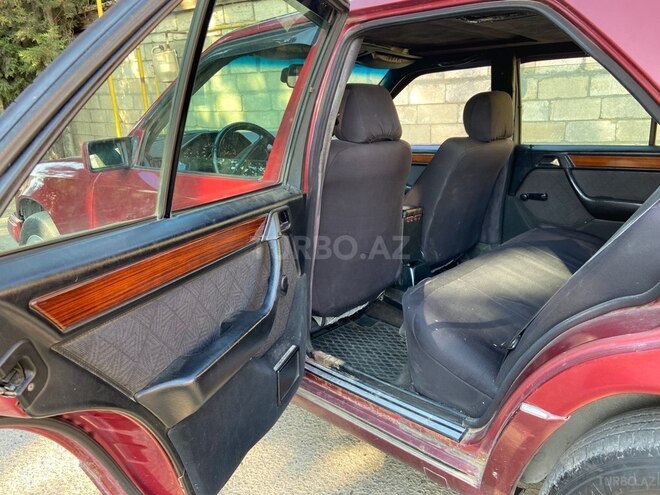 Mercedes E 300-8