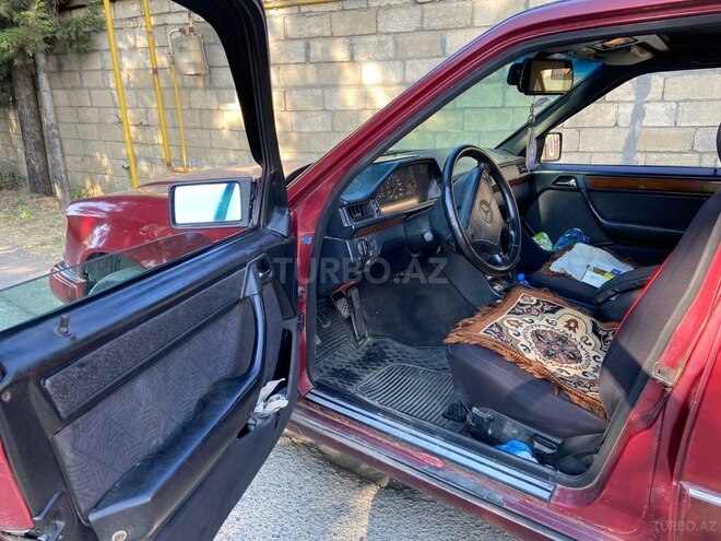 Mercedes E 300-7