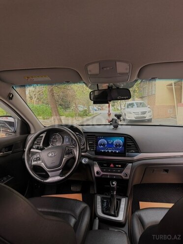 Hyundai Elantra-4