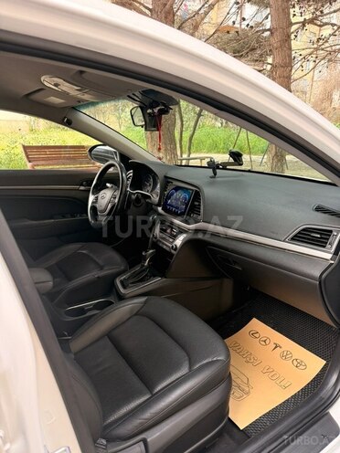 Hyundai Elantra-3