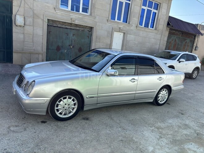 Mercedes E 220-3