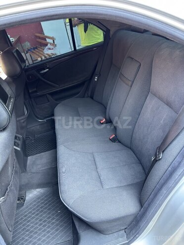 Mercedes E 220-10