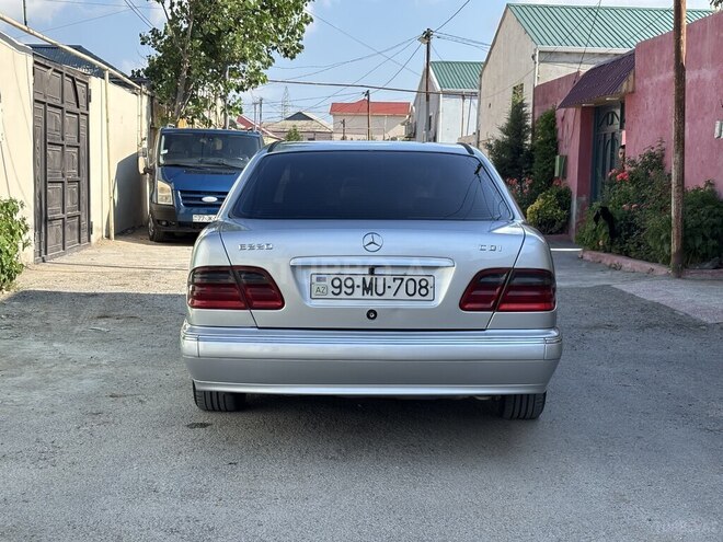 Mercedes E 220-5